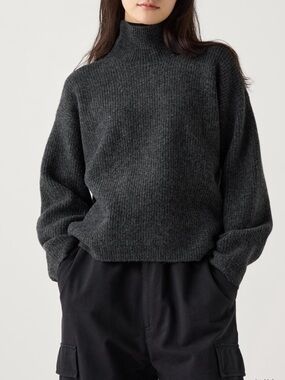 Uniqlo Dark Charcoal Knit Mock Neck Sweater size XXS